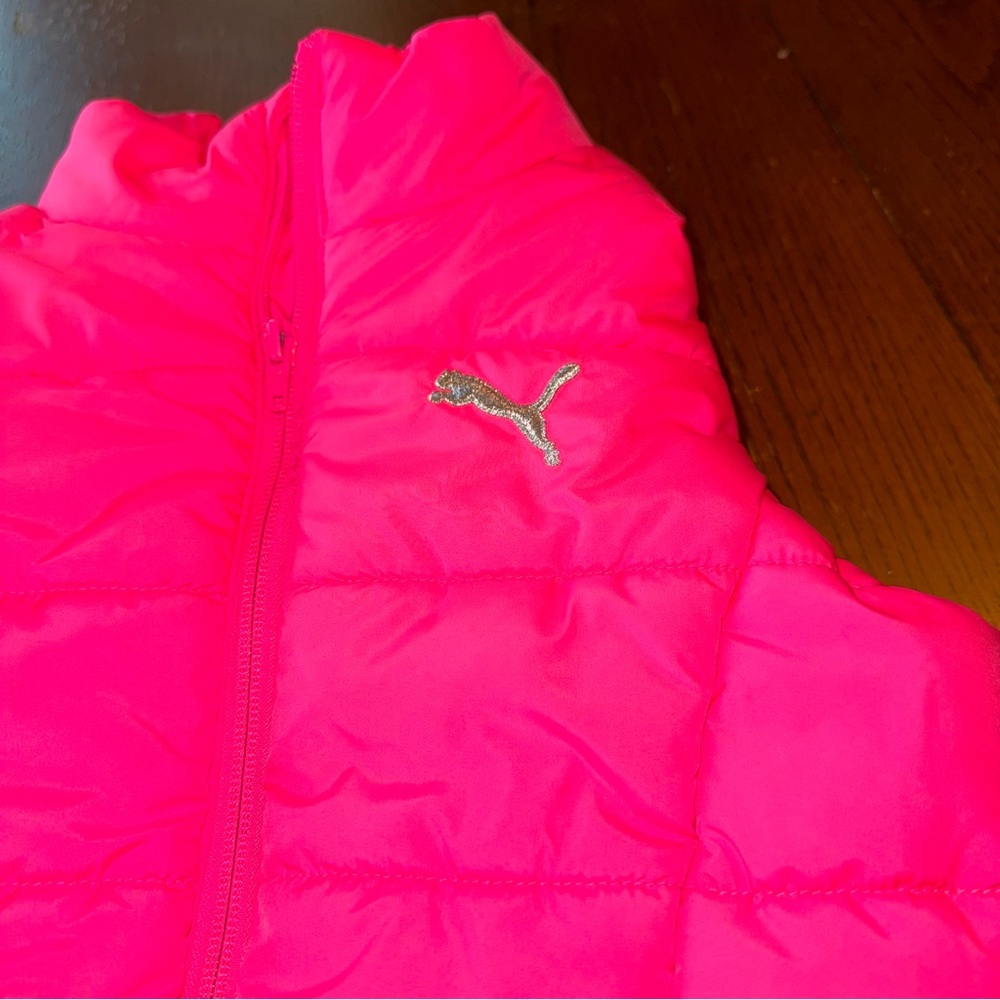 Puma Girl's Pink Puffer Vest With Silver Puma Logo Girls Size Small 7/8 Pre Own - Picture 2 of 7